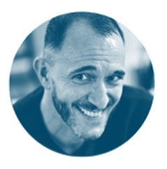 Guillaume Rabary image profil syr fond bleu
